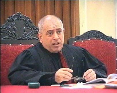 Şpagă în doi: Judecătorul Traian Munteanu este cercetat pentru luare de mită alături de colegul său Mircea Puşcaş